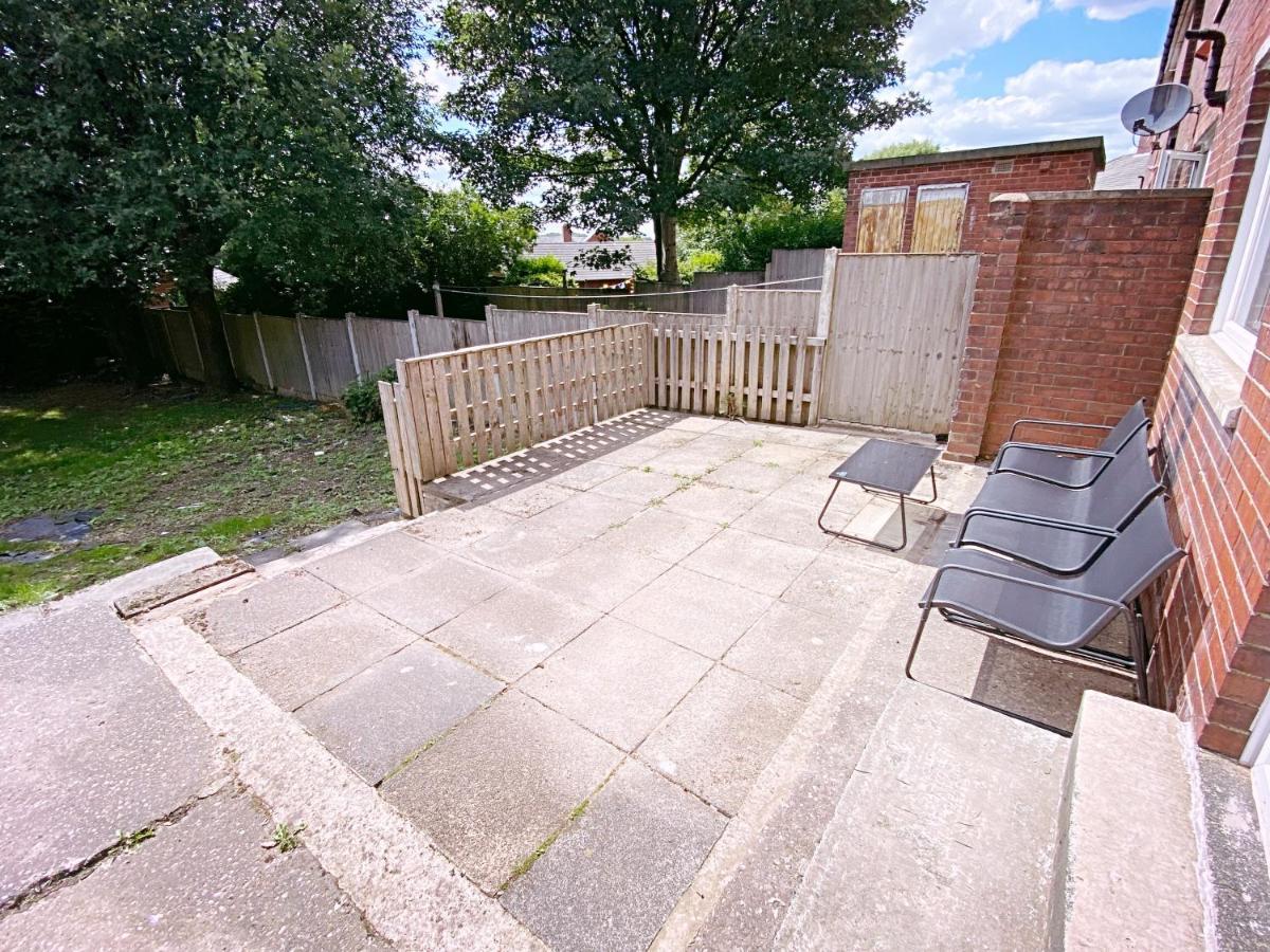 Entire 3-Bedroom Home In Oldham - Guest House Exterior foto