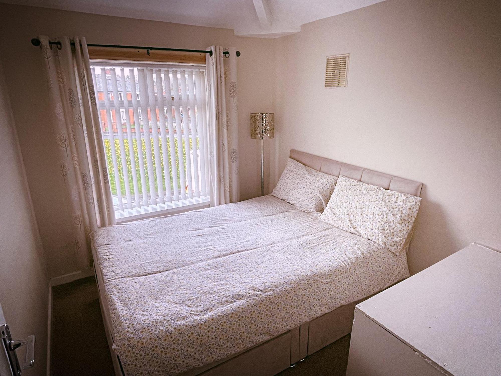 Entire 3-Bedroom Home In Oldham - Guest House Exterior foto