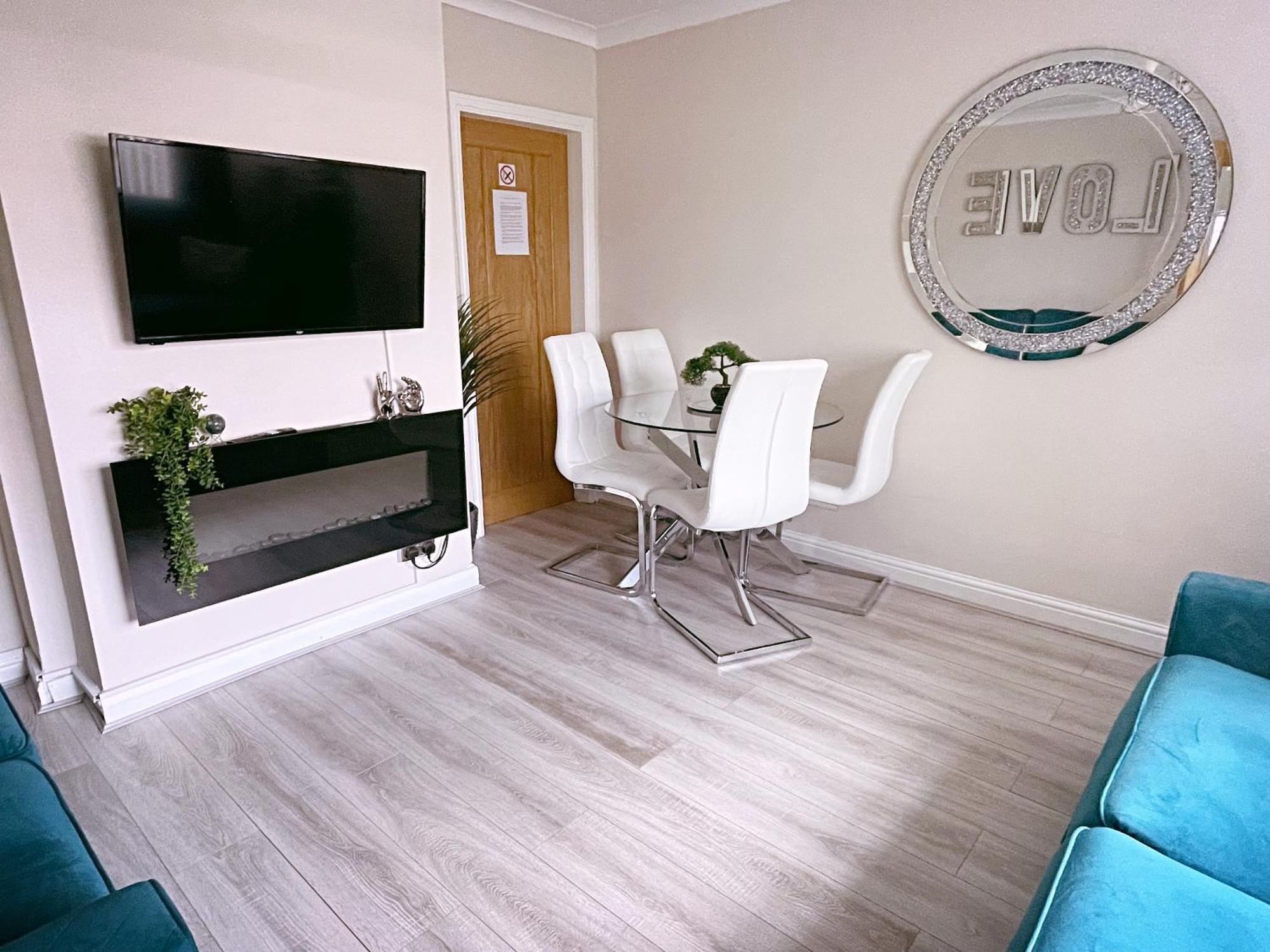 Entire 3-Bedroom Home In Oldham - Guest House Exterior foto